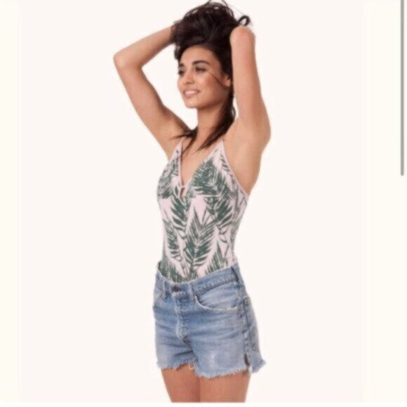 NWT Lively Women's Pink & Green Floral Print Snaps Bodysuit Size Small - Picture 2 of 9